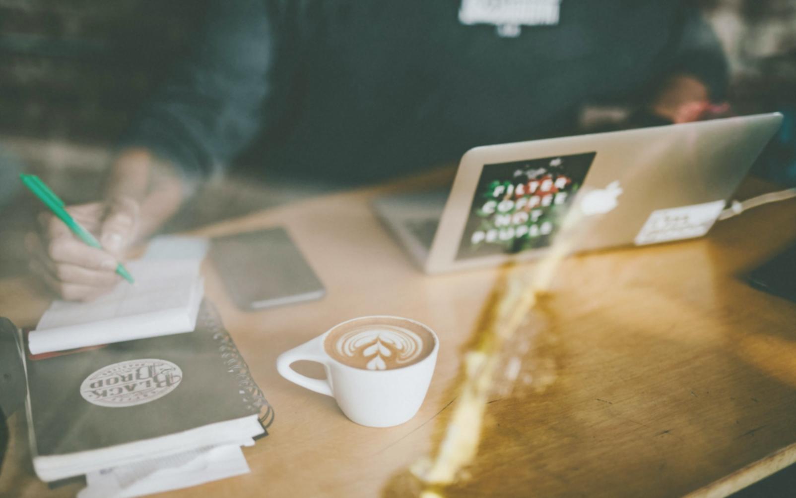Moderne Finanzberatung in professionellem Setting